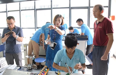 深化技術(shù)交流，共謀合作發(fā)展——東莞職業(yè)技術(shù)學(xué)院機(jī)電工程系領(lǐng)導(dǎo)來我院參觀交流